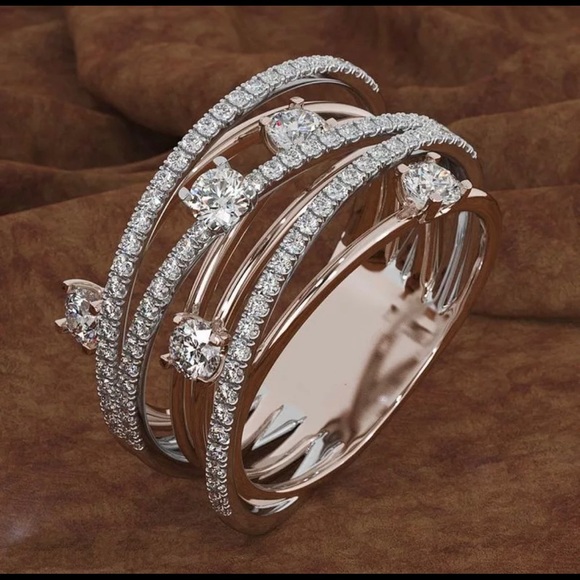 Thick Rose gold ring with Cubic Zirconia stones - Picture 3 of 4